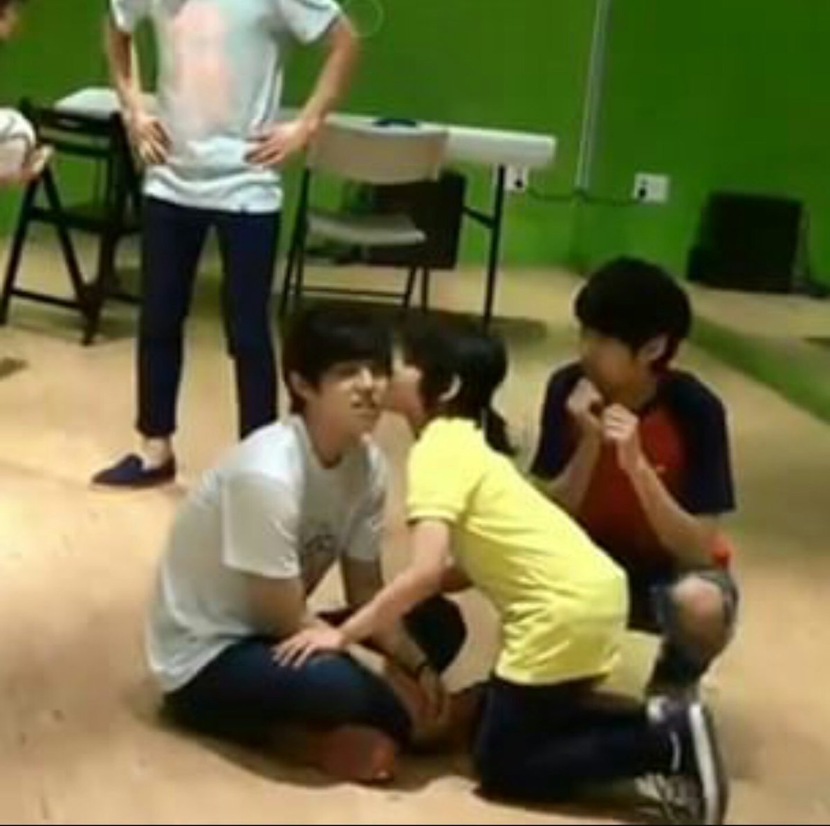 berrybubb's tweet image. Weapon of choice: guitar