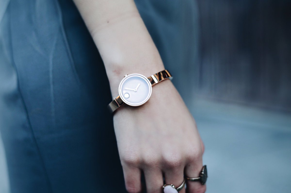 Movado's tweet photo. Timeless yet modern #HelloEdge #Movado | Photo courtesy of @howdoyouwearthat https://t.co/GevTSSKgxu https://t.co/Tpf5QdlXBy