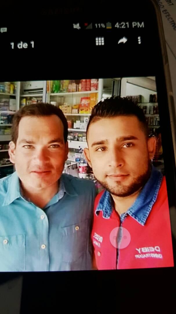 ricardoja69's tweet photo. @TomasGuanipa se fue caleta por boca de grita pa' Cúcuta a buscar los $$ para activar #Guarimbas  en #Tachira y #Venezuela, con barajas https://t.co/kjoQMrupYT