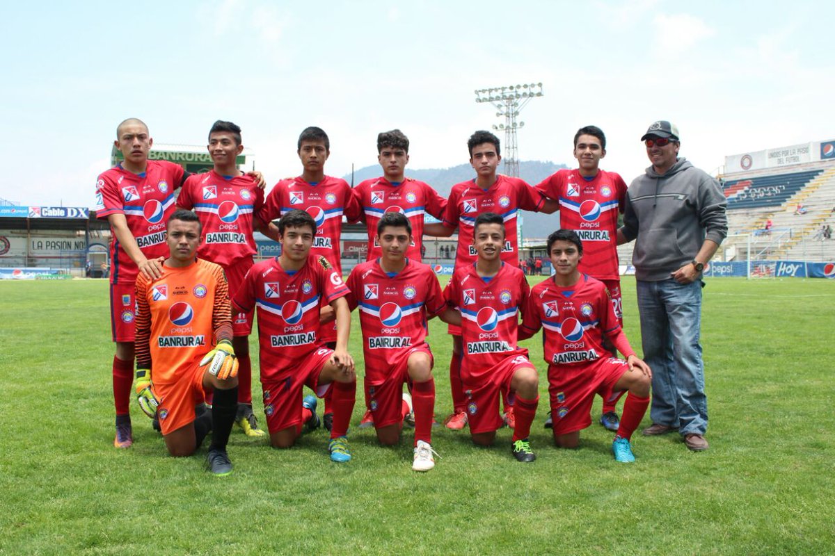leonmartinez4's tweet photo. #Cortitas104.ELIMINADOS @Xelaju_Oficial Sub 15 perdió 0 a 2 frente a Municipal y con un global de 1 a 3 quedaron eliminados. https://t.co/pBfGKWZqWL