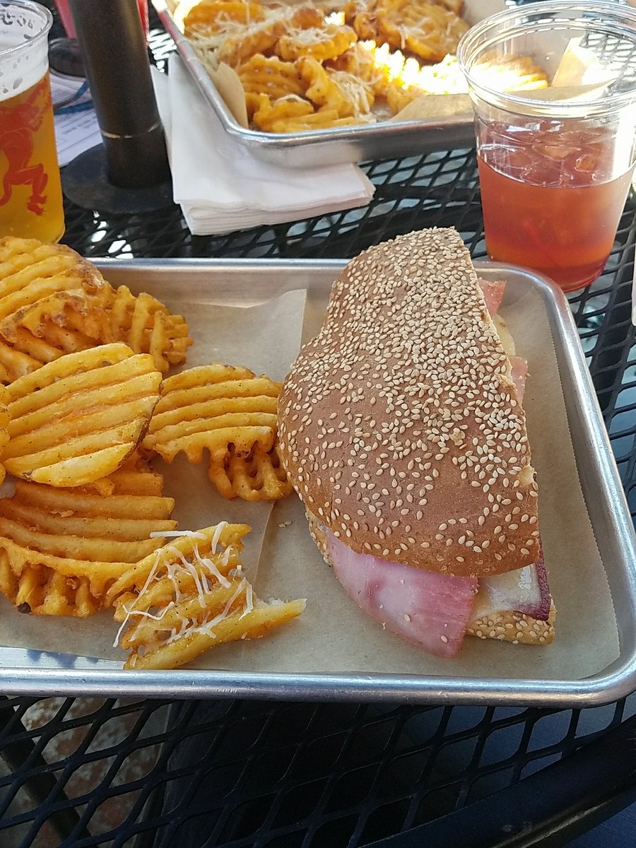 ChurchOfNom's tweet photo. Half for me, half for my subjects. #NobleKing https://t.co/D3zcM0agWB