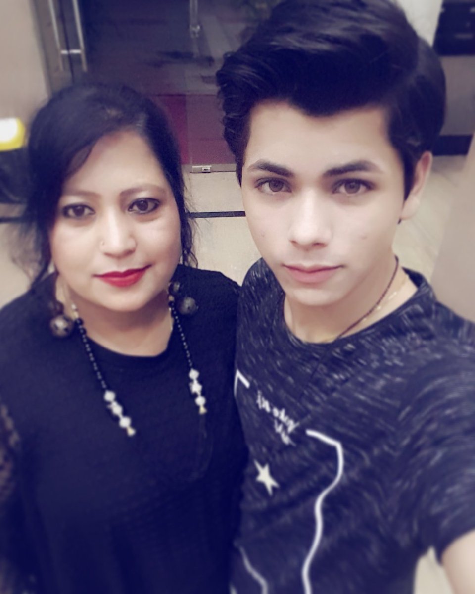 siddnigam_off's tweet photo. ❤❤my world #mommylove https://t.co/3z2wFkN3kw