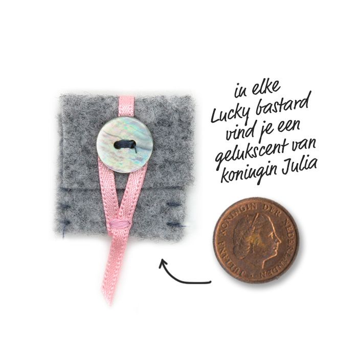 Ook een echte Applepiepieces klassieker deze piepkleine Lucky bastard mini tasje met Juliana gelukscent roze >>> buff.ly/2pAPqnn