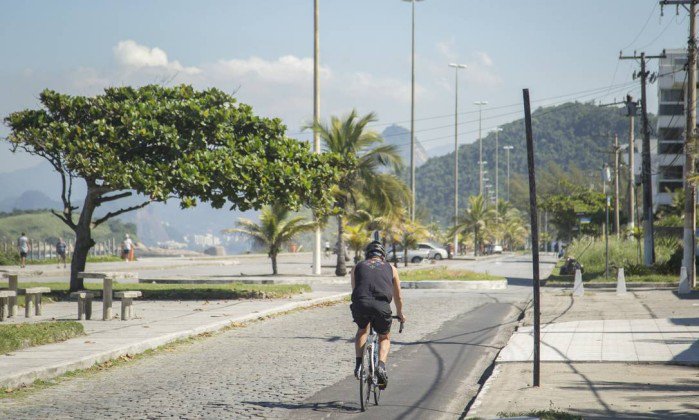 Nova ciclovia para atletas em Niterói é criticada. glo.bo/2qN83D0