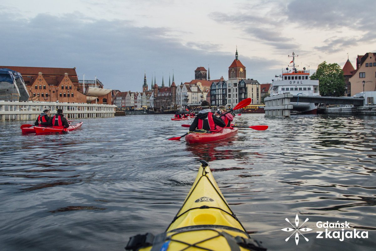 aroundgdansk's tweet photo. Gdańsk z kajaka tuż po zachodzie słońca. Sezon chilloutowych wieczornych wycieczek uważamy za otwarty! @GdanskStrefa @gdansk @Trojmiasto_pl https://t.co/LFK2j6W79O