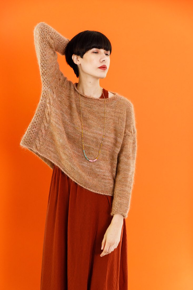 pompommag's tweet photo. #PPQ21 ahoy! This is Soirée designed by #EmilyFoden We're peachy keen ✨ 🍑
📸 @nicolemlakar
#pompommag #soireepullover #violayarn #pomfestkal https://t.co/n57ovbXPt2