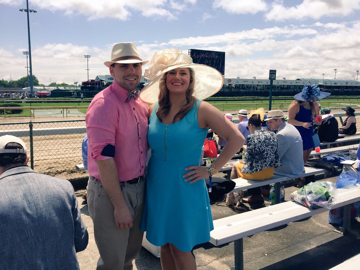 Jflo008's tweet photo. #KyDerby 🌹🐎👒@KvammeC https://t.co/goxm0kIgVP
