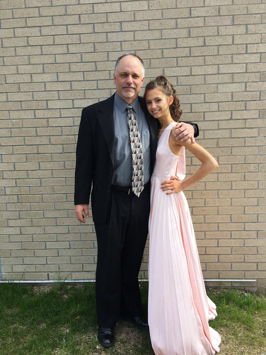 Briceee_Noel's tweet photo. Look at my two favorite people on prom 😍 https://t.co/2qcJmIYQeH