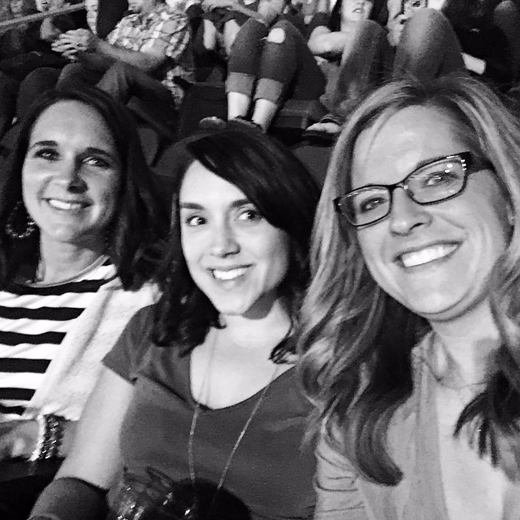 osutonip's tweet photo. #wth Dierks, Cole and Jon @DierksBentley https://t.co/e4oYvAWL9A