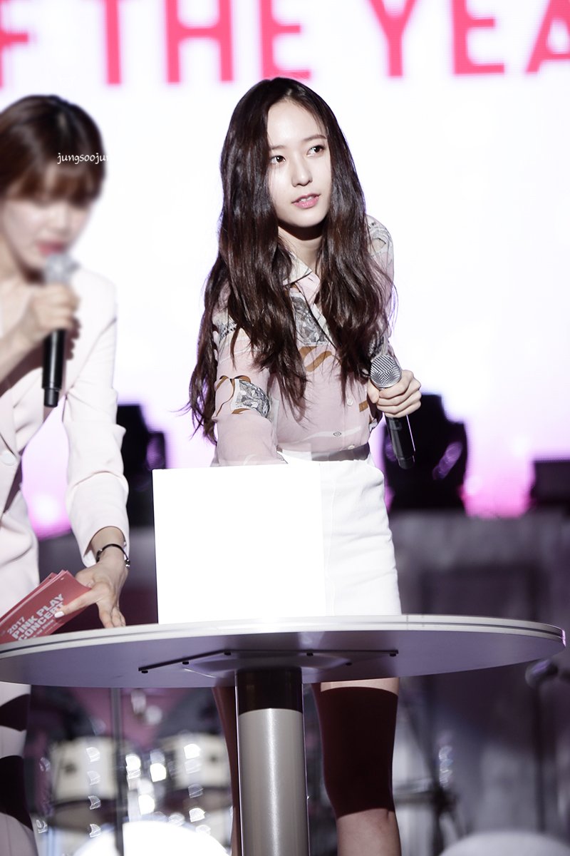 IuveIay's tweet photo. KrystalTHFans: RT jungsoojungcom: 170423 Etude Pink Play Concert #krystal https://t.co/DqOXnsV3Gh by #suocjgn via @c0nvey https://t.co/v6sgLizlOK