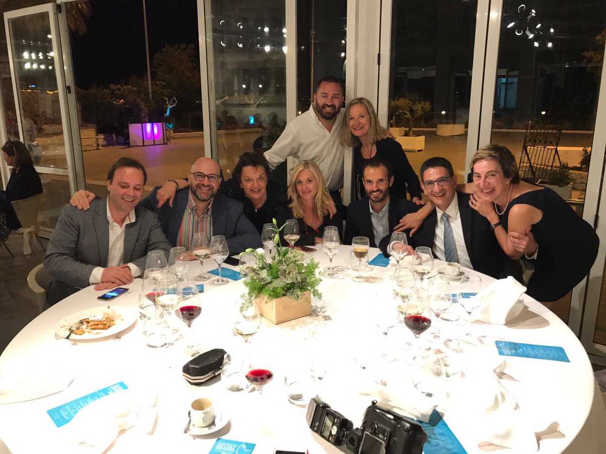 diazolam's tweet photo. Ese Comité Científico #sedar2017, con nuestra presidenta!! @MaiteIbanezmart https://t.co/YsKySaMEvb