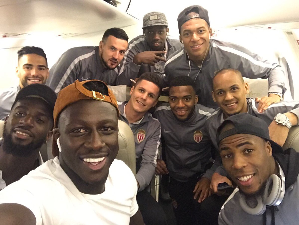 KMbappe's tweet image. Retour à Monaco avec les 3pts 🇮🇩⚽️

ON EST PROCHE....🏆