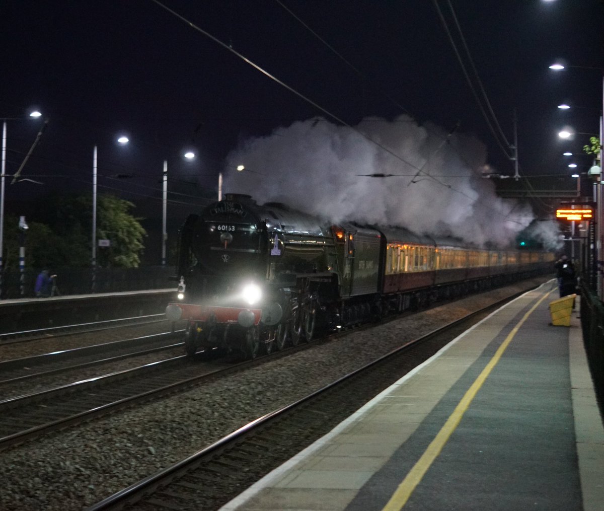 mekeith48's tweet photo. @60163_Tornado at #Arlesey tonight running over one hour late and unleashed onto the fast line https://t.co/0oXB0Na99j