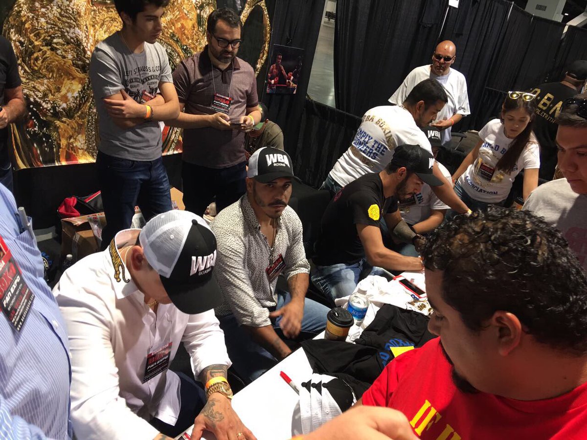 GilberticoWBA's tweet photo. #WBATeam Las Vegas fans enjoy our stand with Maidana, Cuéllar and Linares #Boxing https://t.co/CTlsidDVmp