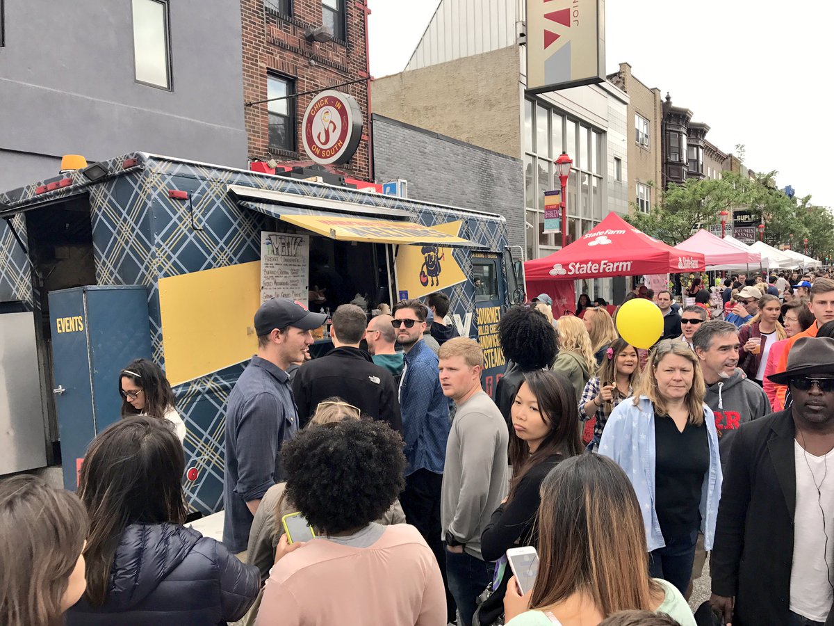 Grilled cheese packing em in! #southstfest until 8pm at 6th and @officialsouthst