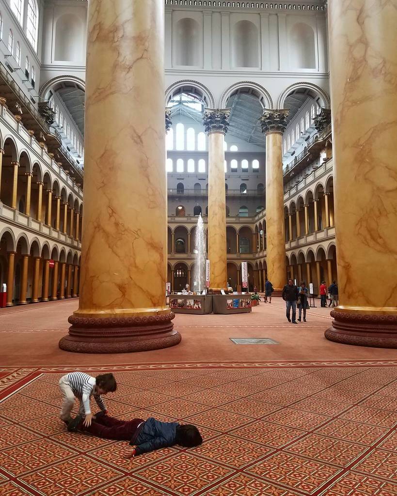 NadiaChilmonik's tweet photo. Disposing of #bodies at the #buildingmuseum
#dc #architecture #kids
#pillars #fountain #museum https://t.co/YSghEGFWg7 https://t.co/MsKthXkPic