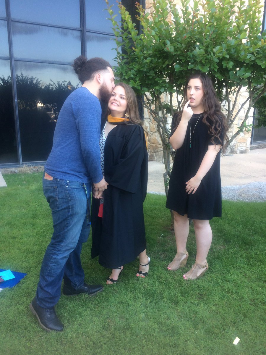 cassandraeve22's tweet photo. I've completed another successful year of third wheeling. #cheers2017 #congratssarah https://t.co/lhmoHW4bB0