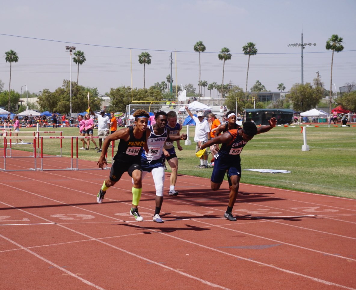 AZHSFB's tweet photo. Marcus Naisant edges out Jamarye Joiner for the division 2 110 meter hurdles championship. https://t.co/RJ9Jh746yV