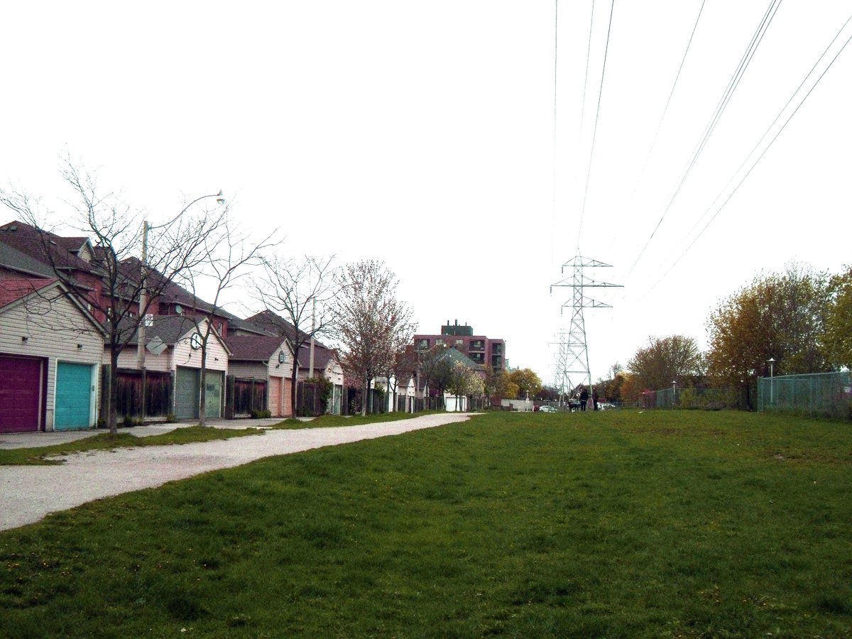 RunicoS's tweet image. Great @JanesWalkTO envisioning the #GreenLineTO during #WorldParksWeek @WUParks @TorontoPFR @Park_People toronto.ca/greenline
