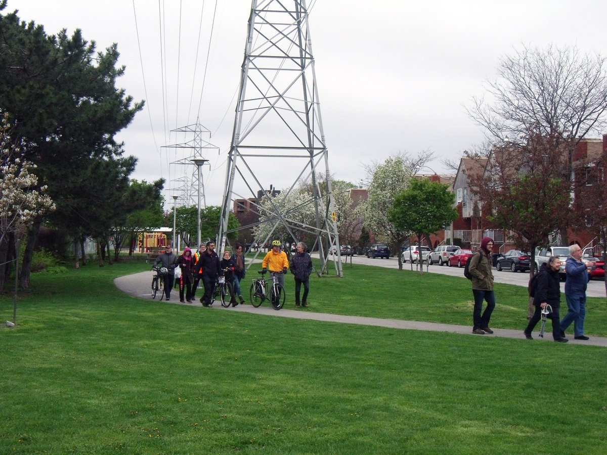 RunicoS's tweet image. Great @JanesWalkTO envisioning the #GreenLineTO during #WorldParksWeek @WUParks @TorontoPFR @Park_People toronto.ca/greenline