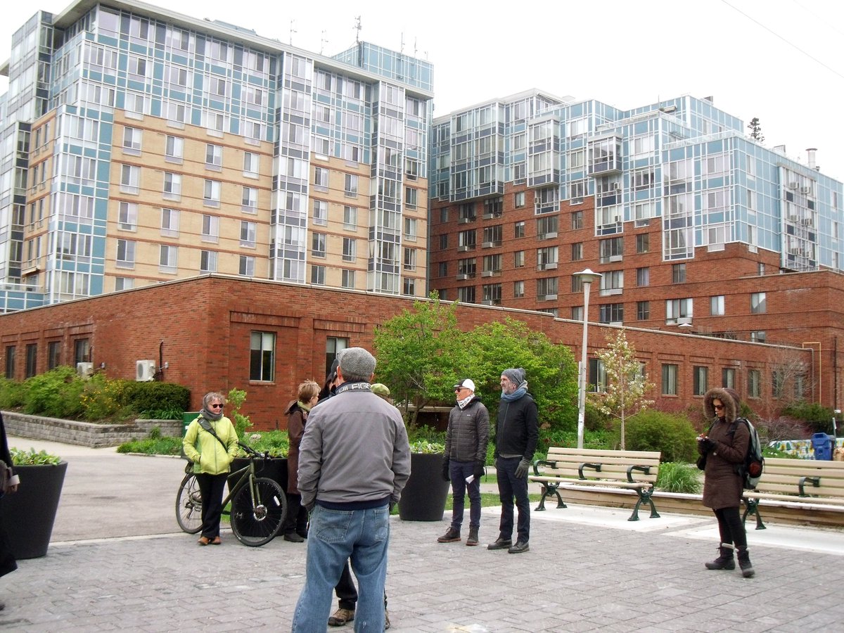 RunicoS's tweet image. Great @JanesWalkTO envisioning the #GreenLineTO during #WorldParksWeek @WUParks @TorontoPFR @Park_People toronto.ca/greenline