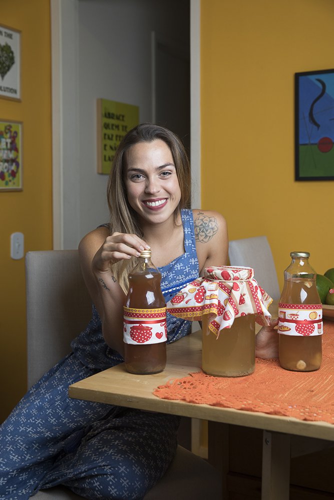 Colônias de microorganismos são criadas em casa como bichinhos de estimação e dão orgiem a alimentos saudáveis abr.ai/2pKypHj