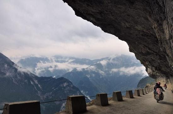 ClassicChina's tweet photo. A road in cliff face built by 300 Chinese villagers in Chongqing  https://t.co/8g3JPwtOAn https://t.co/IWZsivQuu4