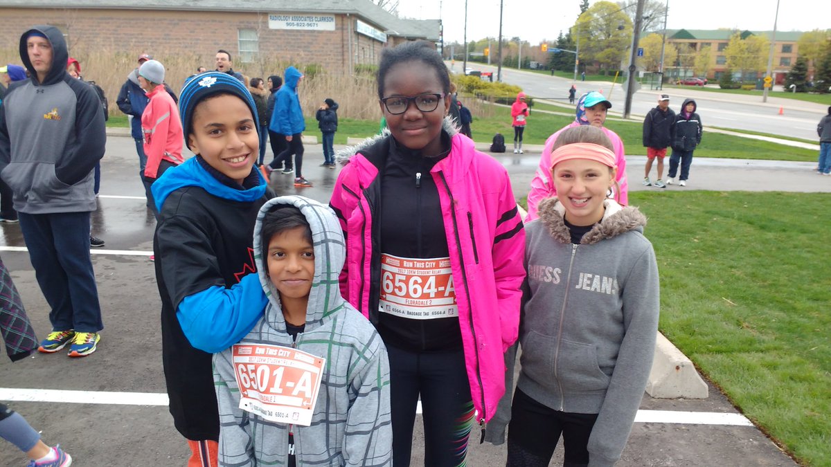 mskikkertsclass's tweet photo. First leg of the relay is ready to go!! @PeelSchools @FloradalePS #mississaugamarathon https://t.co/6kXAngrsQo
