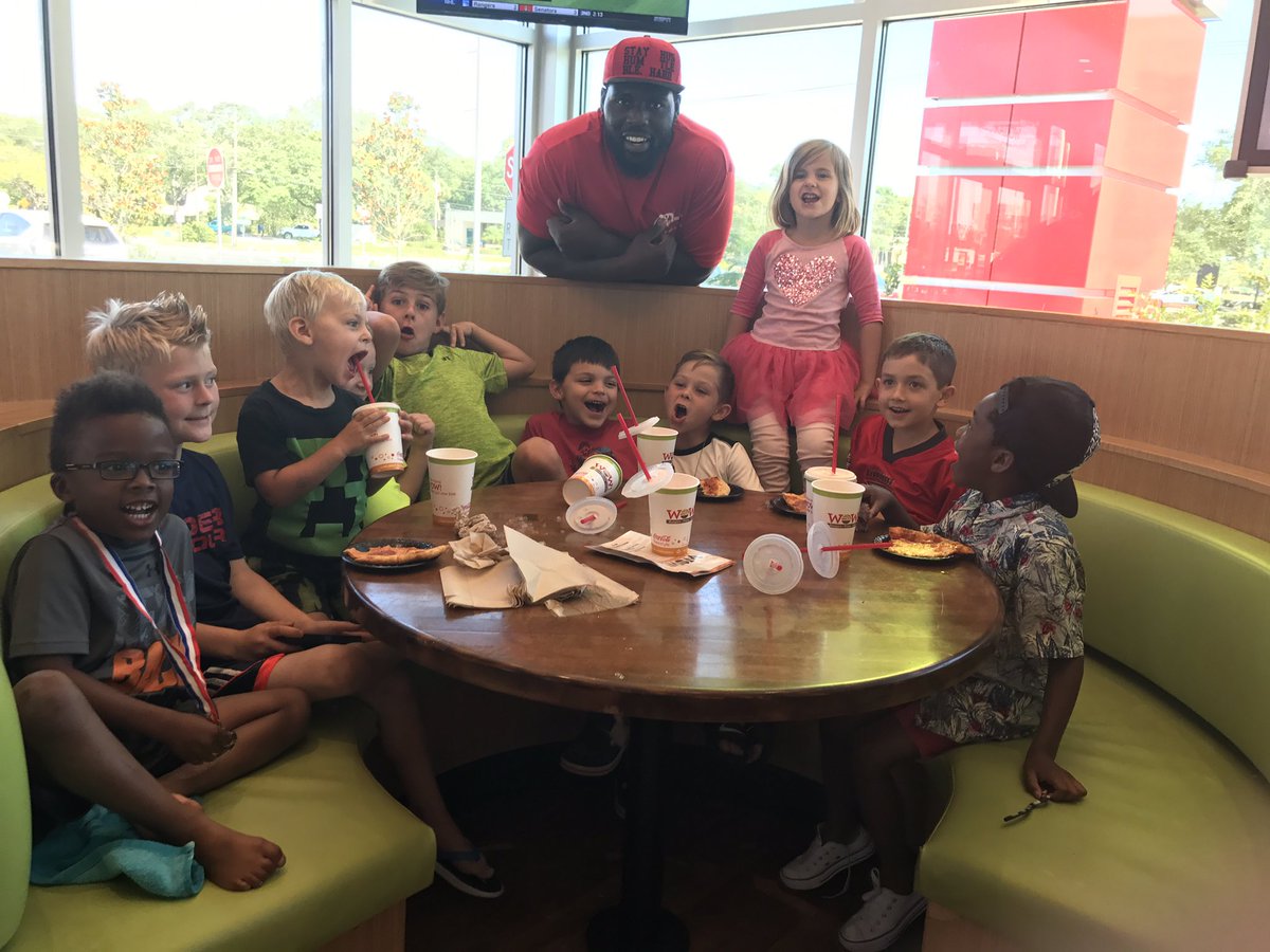 _GeoJohns's tweet photo. Great game, great fun, great food, great time with my lil flag football team today Big pizza party before our big game next week #GoLil'Bucs https://t.co/dq8zFu4z1t