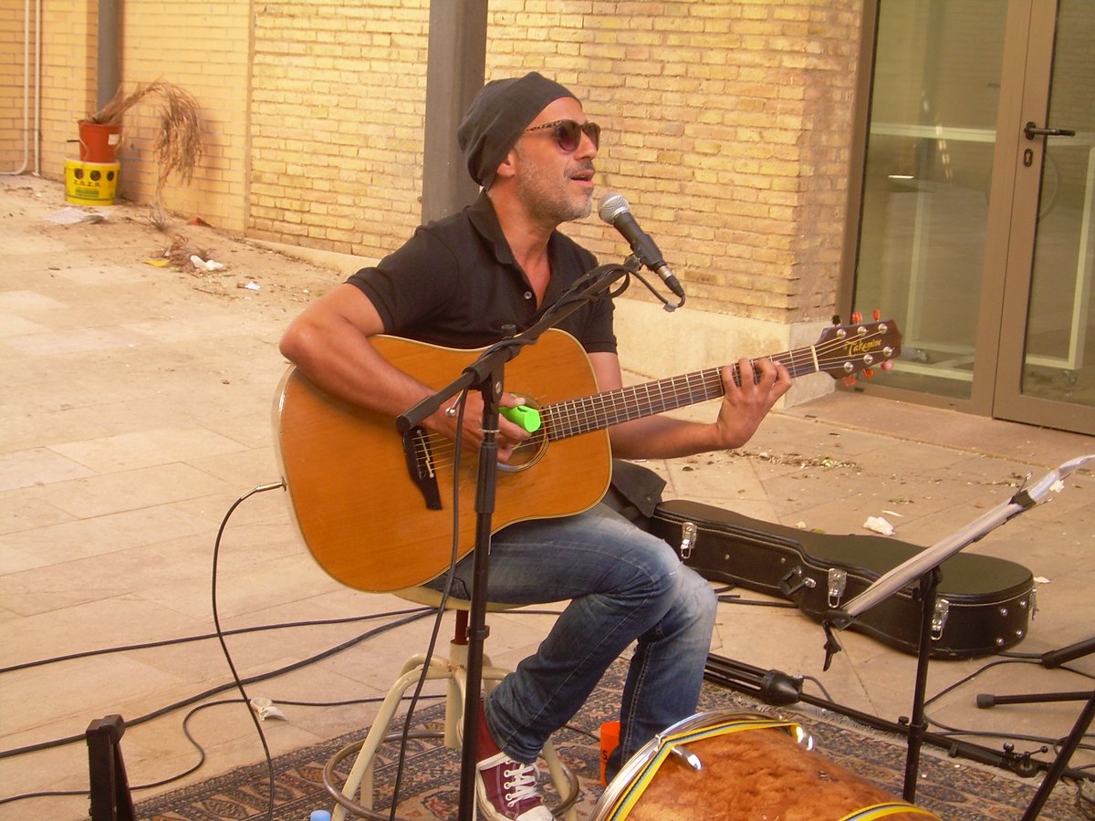 SlippyDj's tweet photo. El folk intimista de Ona Nua @joseponanua en el @festivalvesos además de versionear a Chet Baker, Nirvana y Radiohead #VESOS2017 https://t.co/EFt5ORrgo5