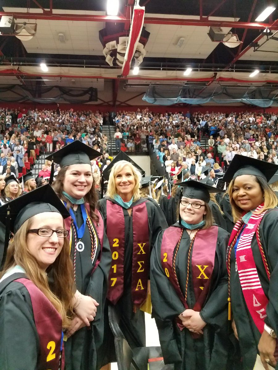 TheStitchinWell's tweet photo. Thanks to my LOVELY cohort for being on this journey with me!  WE DID IT!!! #Siue17 #GRADUATES #WEREFREE #masters2017 #CSPA https://t.co/6pgN8qAv2B