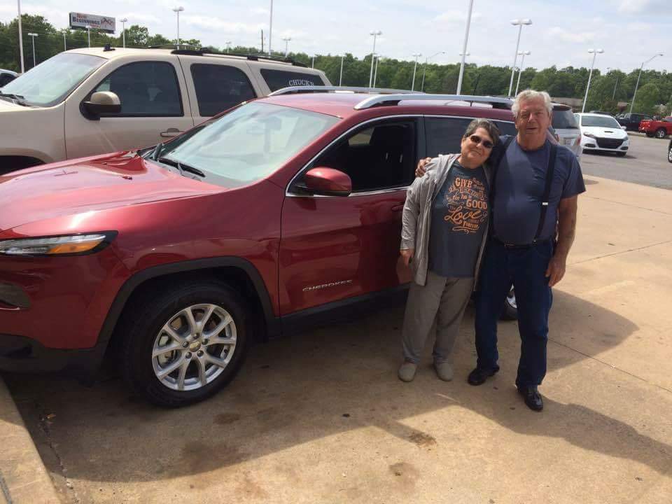 PatriotCDJRMac's tweet photo. Congratulations on the purchase of your 2017 #Jeep #Cherokee #Latitude, Chuck and Marilyn Arbaugh. Your business is greatly appreciated. https://t.co/ZN8Ewmva3H