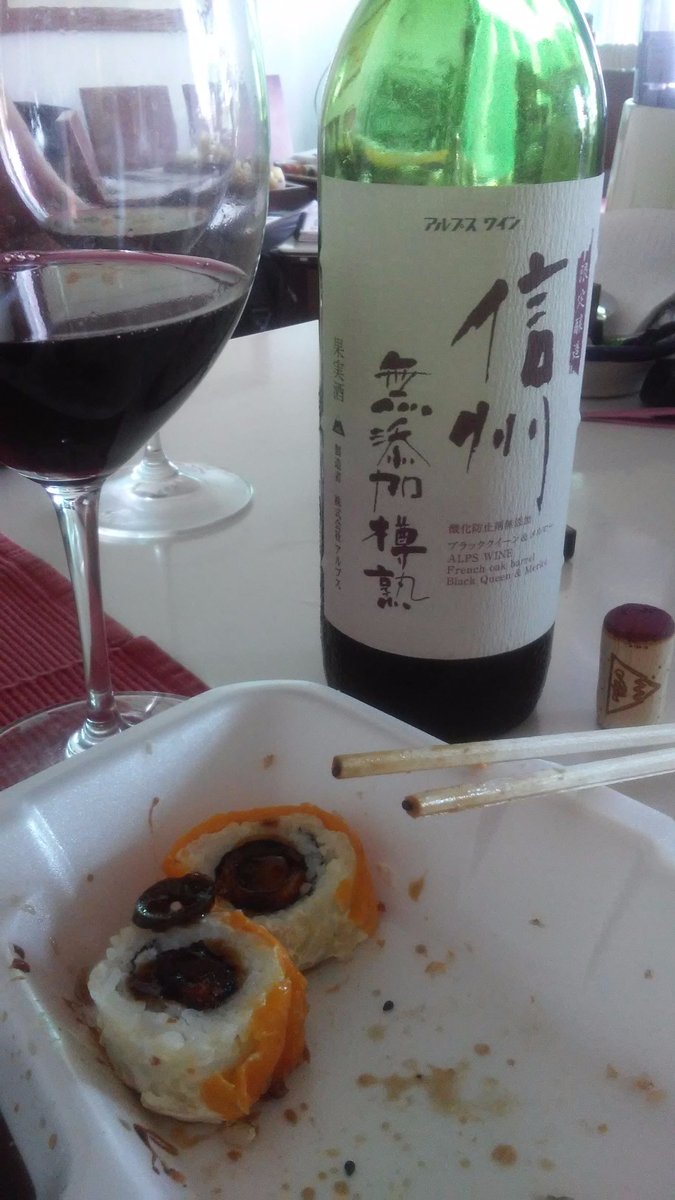 PuertoGauchoGou's tweet photo. #blackqueen #merlot #japanesewine #Alpswine https://t.co/0skcu4TXU3
