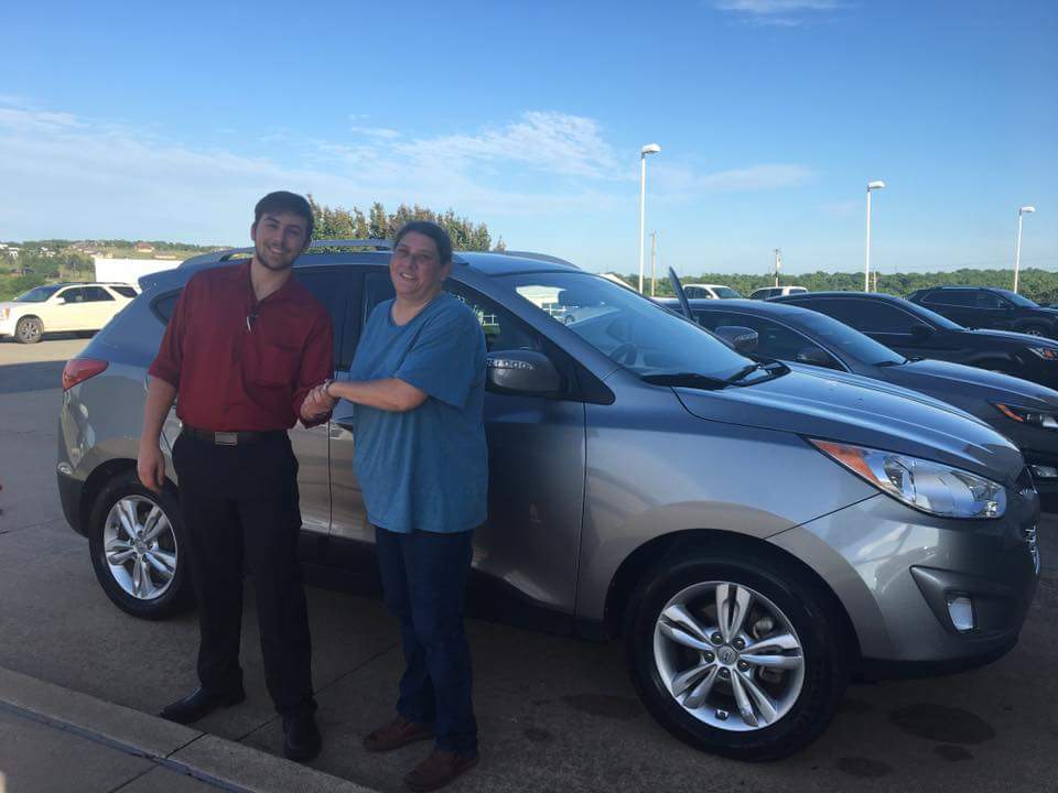 PatriotCDJRMac's tweet photo. Congratulations to Linda Shaw on her new Hyundai Tucson thanks for coming to see us here Riverside autoplex in McAlester #happycustomer https://t.co/tvotc53ZH5