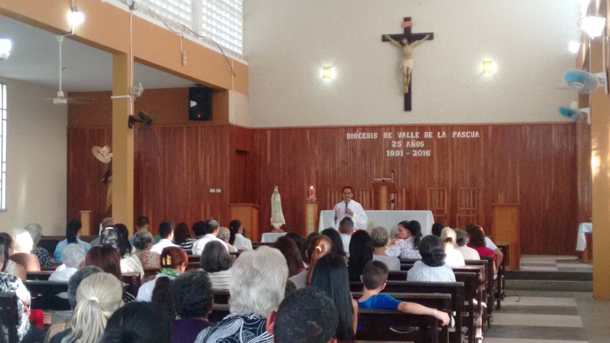NucleoZaraza's tweet photo. Misa post mortem a nuestro compañero Armando  Cañizales Carrillo.Iglesia El Carmen  #tocarcantaryluchar @SistemaGuarico https://t.co/7lFCAVxeZT