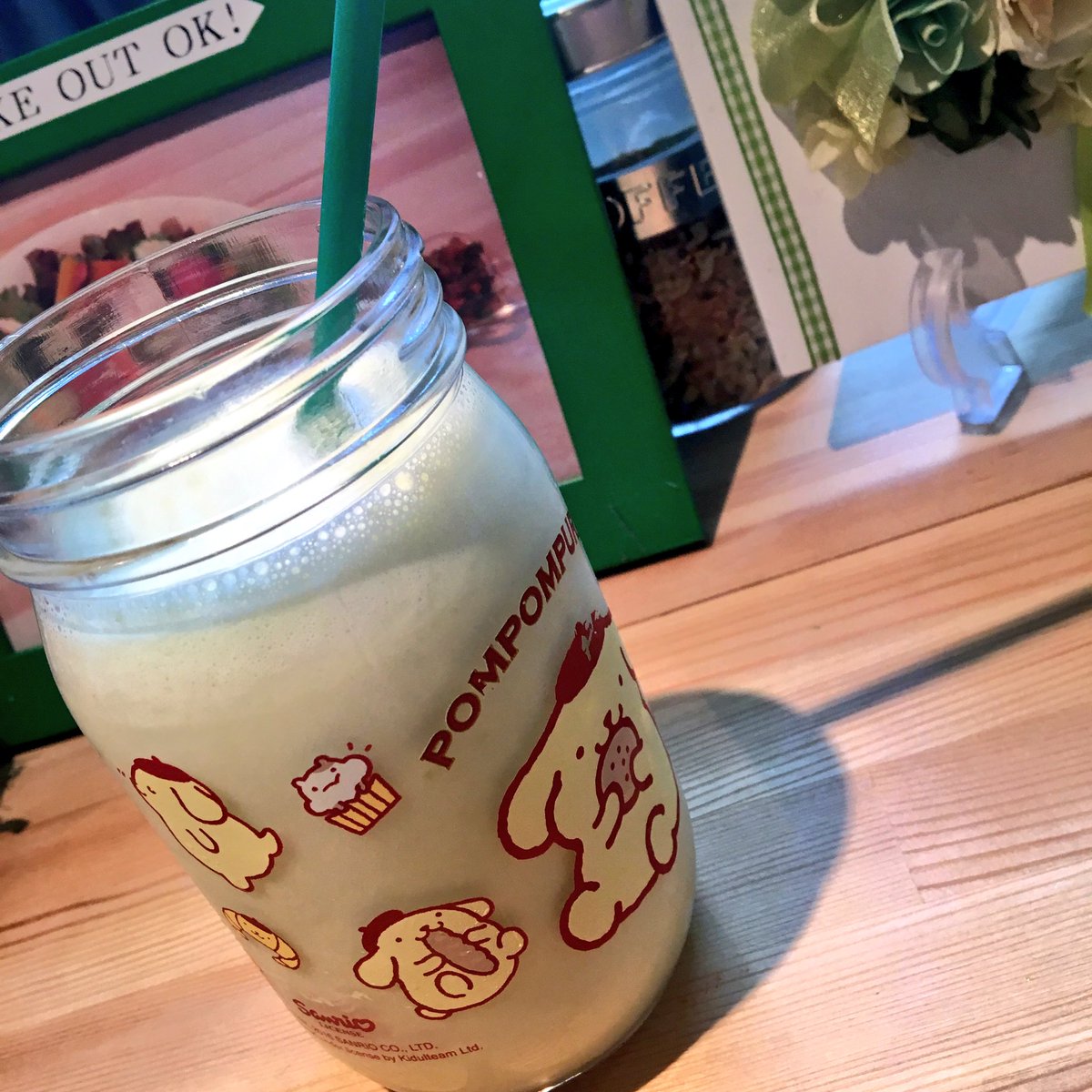 0931361866's tweet photo. 先日田中セシル氏プロデュース7Leaf Juiceへ行ってきました🍀✨
素粒水を使ってたり、健康オタクに片足突っ込んでいる私は影響受けまくり。目の前で調理してくれて、ノーシュガーで自然な甘み最強ドリンク。また行きたい。パンも自家製なんだって。食べたい🍞。
＃7Leaf Juice https://t.co/XIfB8fOQBC