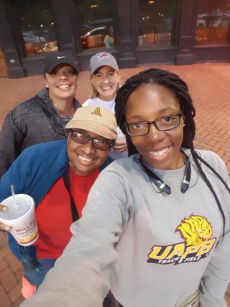 Natalie_Coach's tweet photo. Sooooo much love in this photo. Friends and family. https://t.co/ktfC0CFbpQ