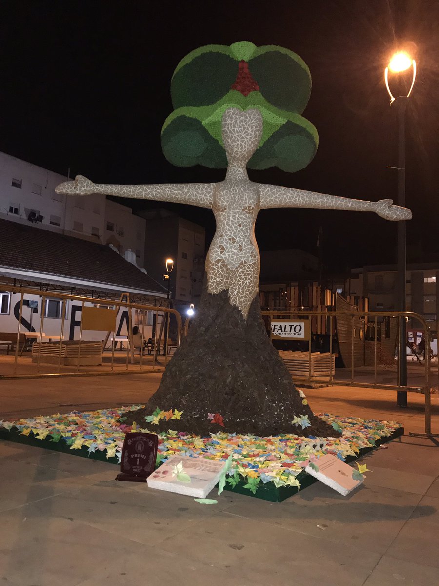 ElSequer's tweet image. Primer premio Cruces de Mayo de Alfafar 🌸🌺 Gracias a todos por hacer una maravillosa cruz #SQ18 💙