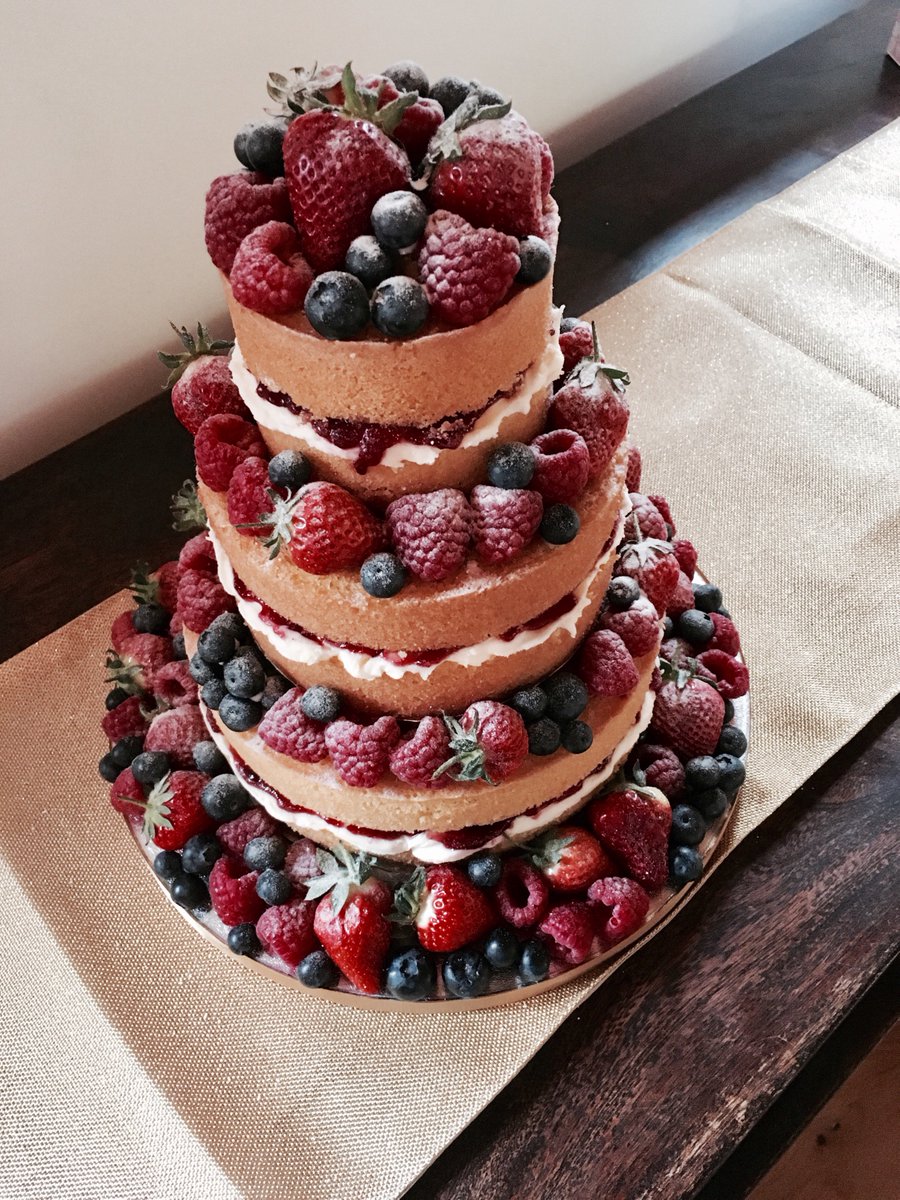 chaucerbarn's tweet photo. Naked wedding cake #Norfolkweddings #lifeisgoodwithcake #Norfolk https://t.co/gEnlubMBsb