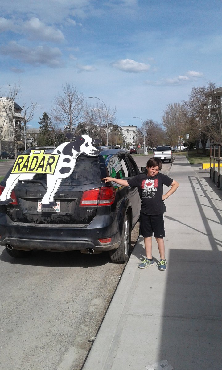 RobinRadar1's tweet photo. Milking on whyte ave and 89st East silver cow #yegtraffic #yegmilkman #albertacashcows https://t.co/bSsA0zJa8M