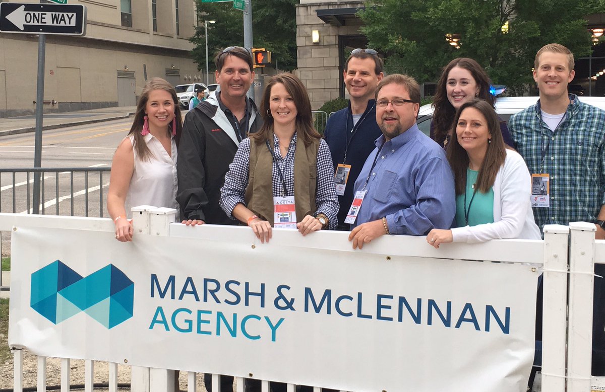 Jen_Brown536's tweet photo. The @MMAMidAtlantic team is in full force supporting the @BandTogetherNC main event! #BTMainEvent #livemusic https://t.co/OtdlJeCpAg
