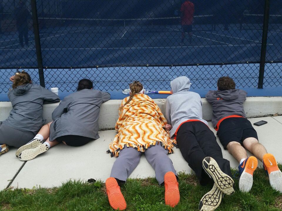 ErinRMcc98's tweet photo. Watchin our pals make semis 🎾 #makemonday @ketchupwithkay https://t.co/VktDYZeJ36