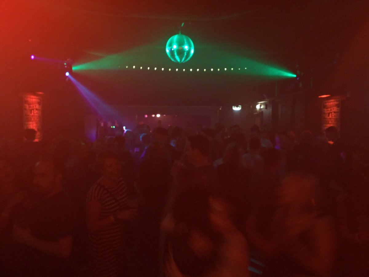 Proposals​ at at <a href="/SoulFoodProject/">Soul Food Project</a>  gig with <a href="/OfficialHuey/">Huey</a>.... Standard! Congratulations peep's