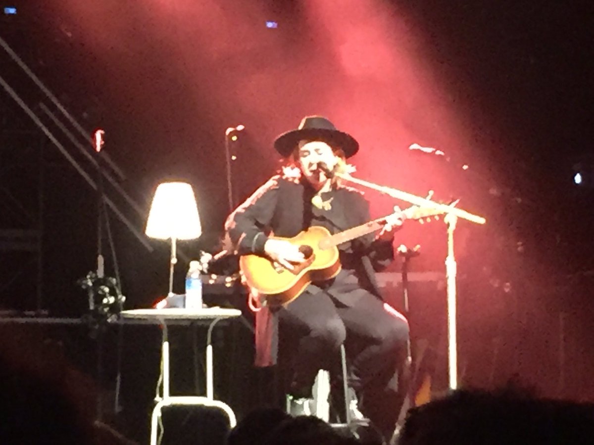 mc2bees's tweet photo. Acoustic All for Love @serenaryder #utopiatour https://t.co/HuCGbLcb6z