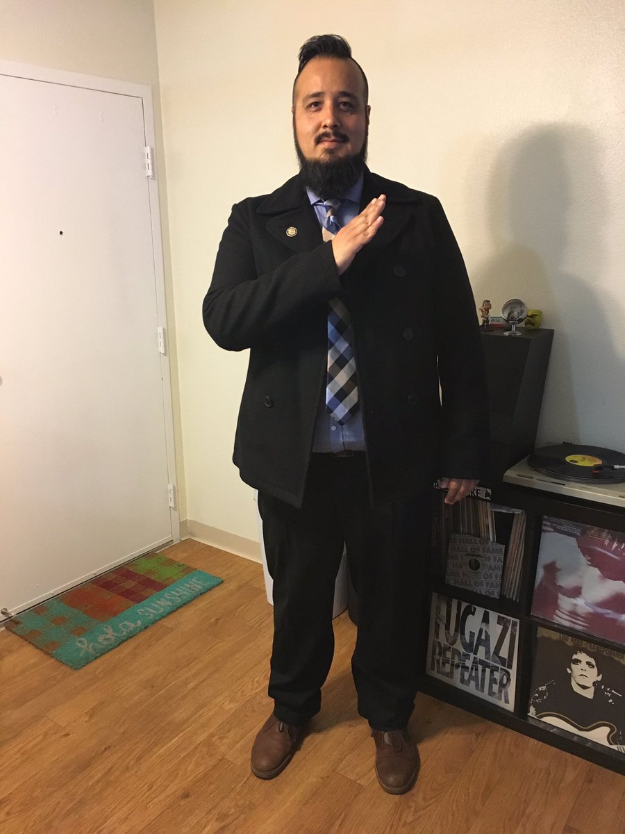 theluisfraire's tweet photo. @WestWingWeekly lapel pin on, ready for this wedding. #flentl #bartletsarmy #twww #whatsnext https://t.co/zKUEJUFfY5