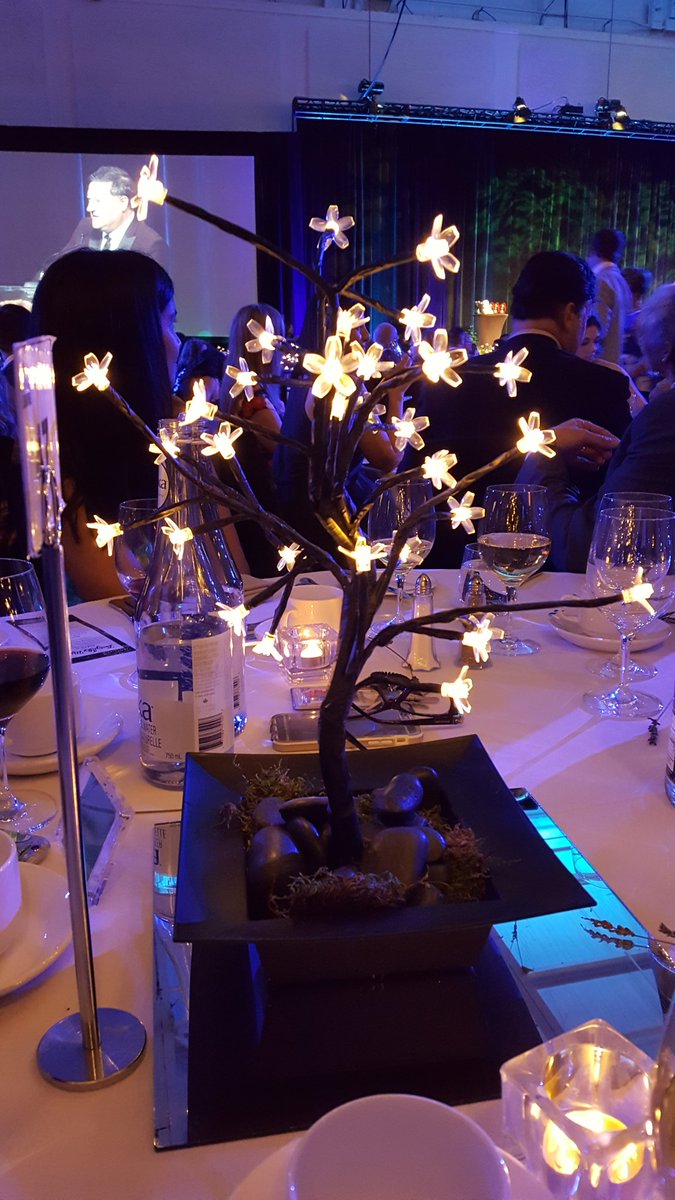 MostUniqueEvent's tweet image. Whimsical and beautiful.. #wecaregala love these centerpieces.