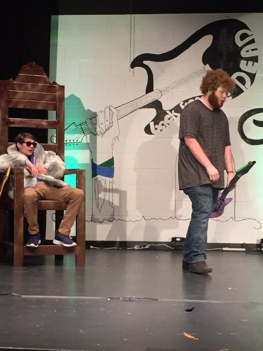 MorganP4tw's tweet photo. Lance:There's a dent in my fro can you fix it? Alex:No #AirBand2k17 @BandOfAir https://t.co/dnSMSd3Q2i