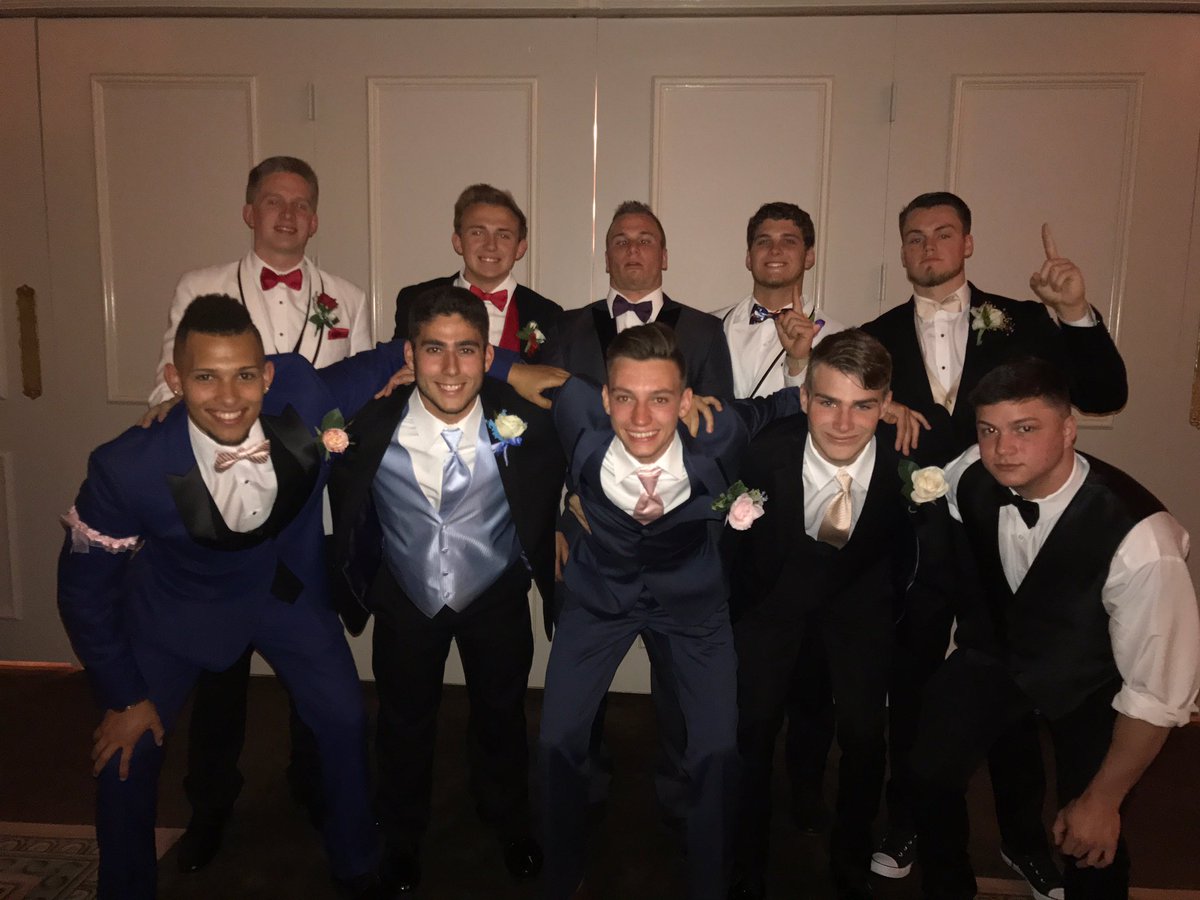 DinkedFC's tweet photo. Great picture of the lads at our annual award banquet tonight! What a outstanding group of men. #MenInRed 🔴⚪️ https://t.co/4zxe2PeQYh
