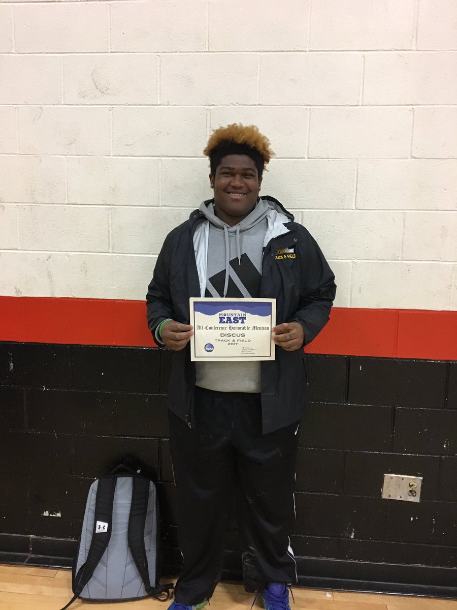 WestLibTrack's tweet photo. Dom Hudson gets third place in a great men's discus competition with a personal record!!! https://t.co/1M7Q6UpJN5