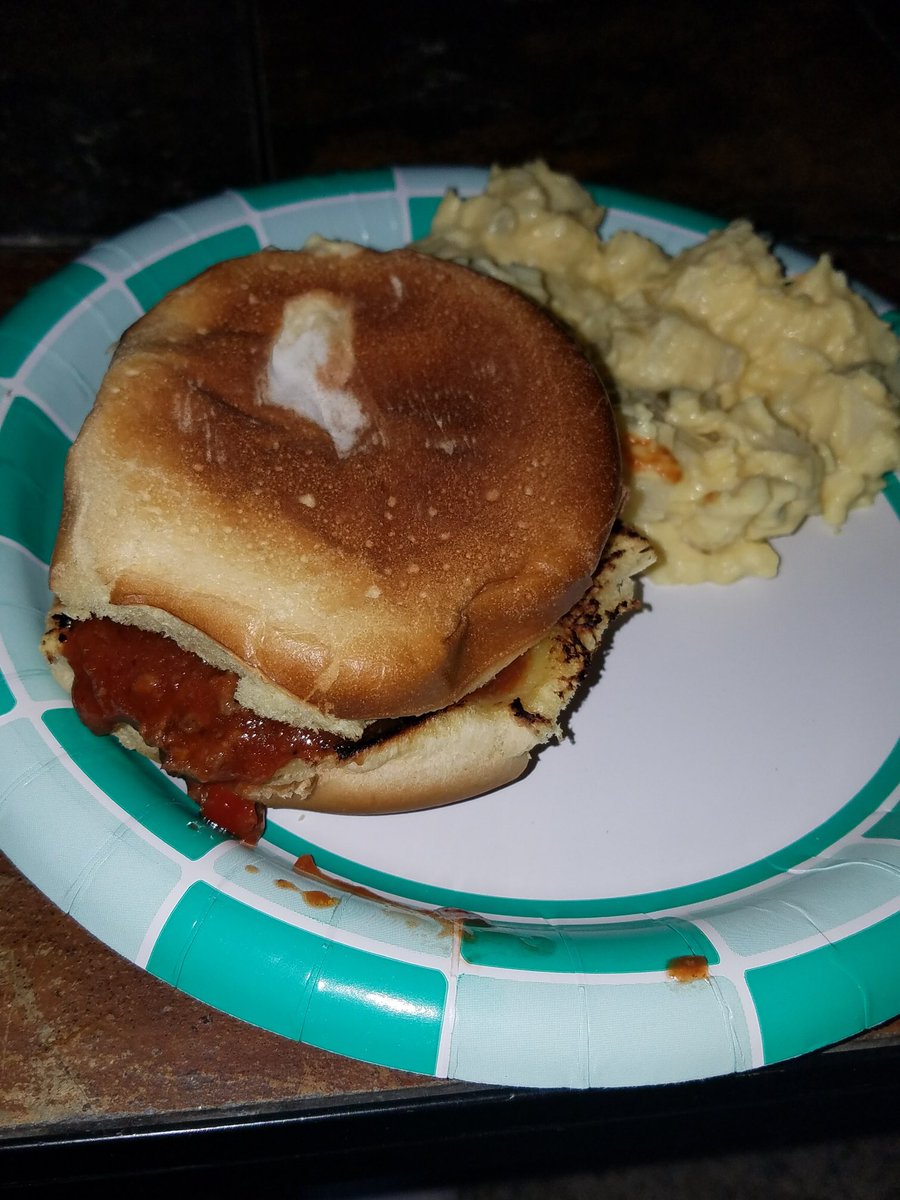 quinnrw18's tweet photo. @GordonRamsay sloppy joe with potato salad. Top notch right? https://t.co/WIWu0x3hzR